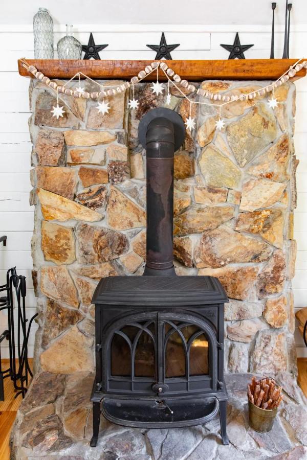 Hot Tub Charming & Chic Mountain Gem On Sleepy Creek Βίλα Berkeley Springs Εξωτερικό φωτογραφία